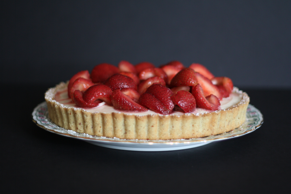 Mascarpone Cheesecake Tart with Rosemary-Kissed Strawberries on butter me up, Brooklyn!